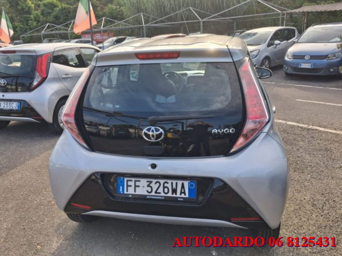 Toyota Aygo 1.0 VVT-i 69 CV 5 porte x-cool (4)