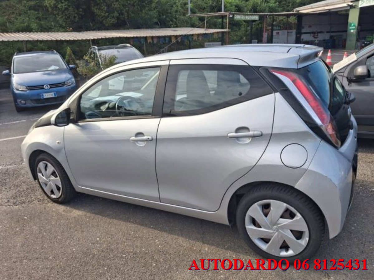 Toyota Aygo 1.0 VVT-i 69 CV 5 porte x-cool (6)