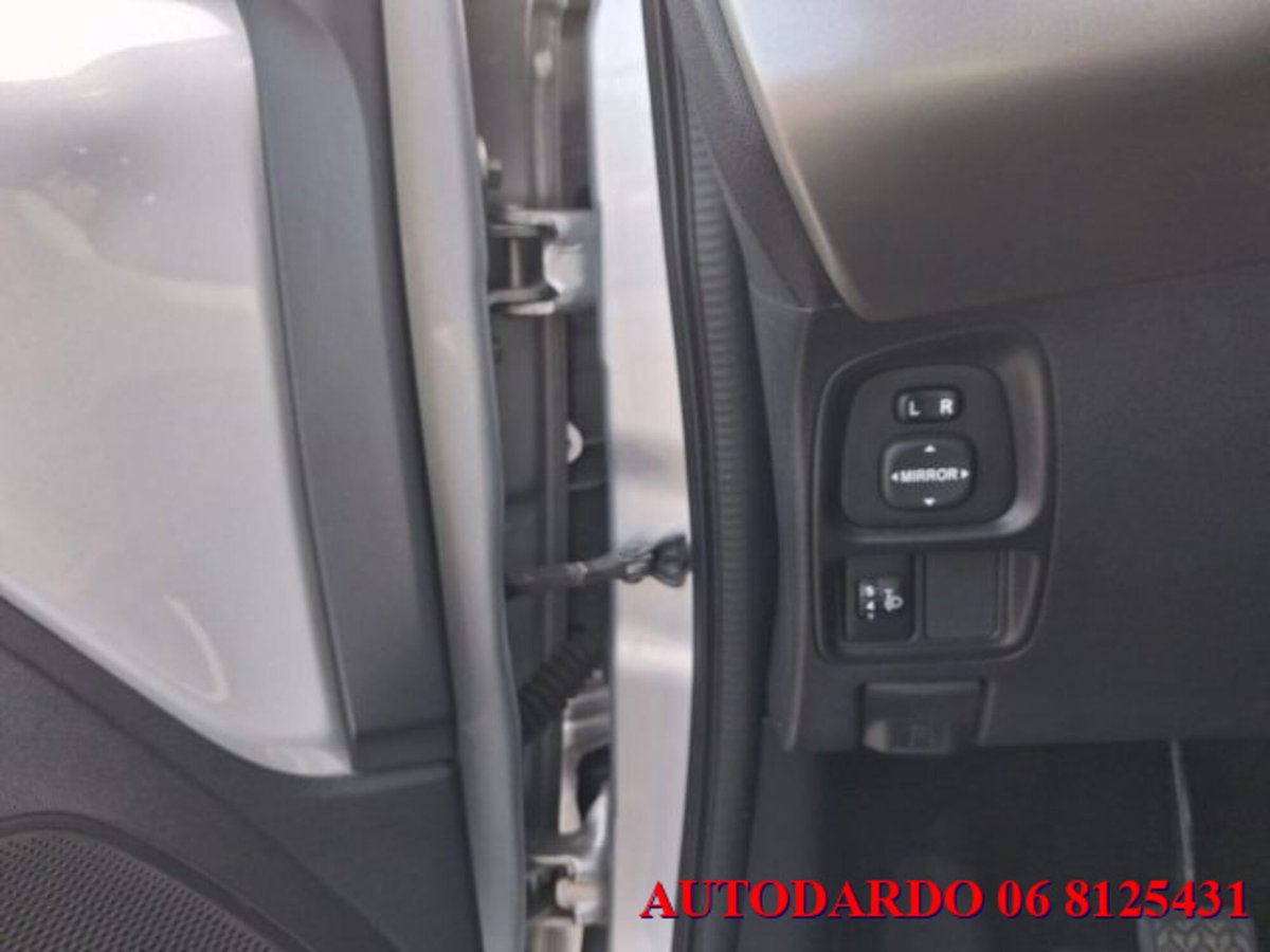 Toyota Aygo 1.0 VVT-i 69 CV 5 porte x-cool (9)