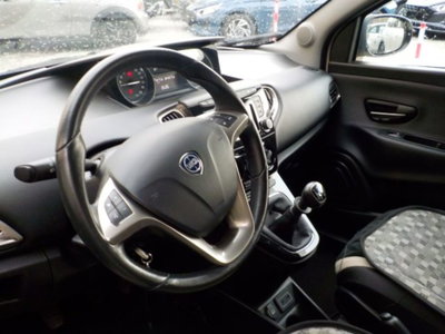 Lancia Ypsilon 1.2 69 CV 5 porte Gold (3)
