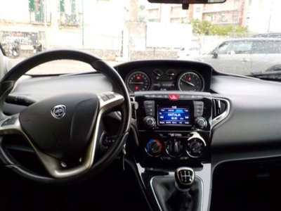 Lancia Ypsilon 1.2 69 CV 5 porte Gold (6)