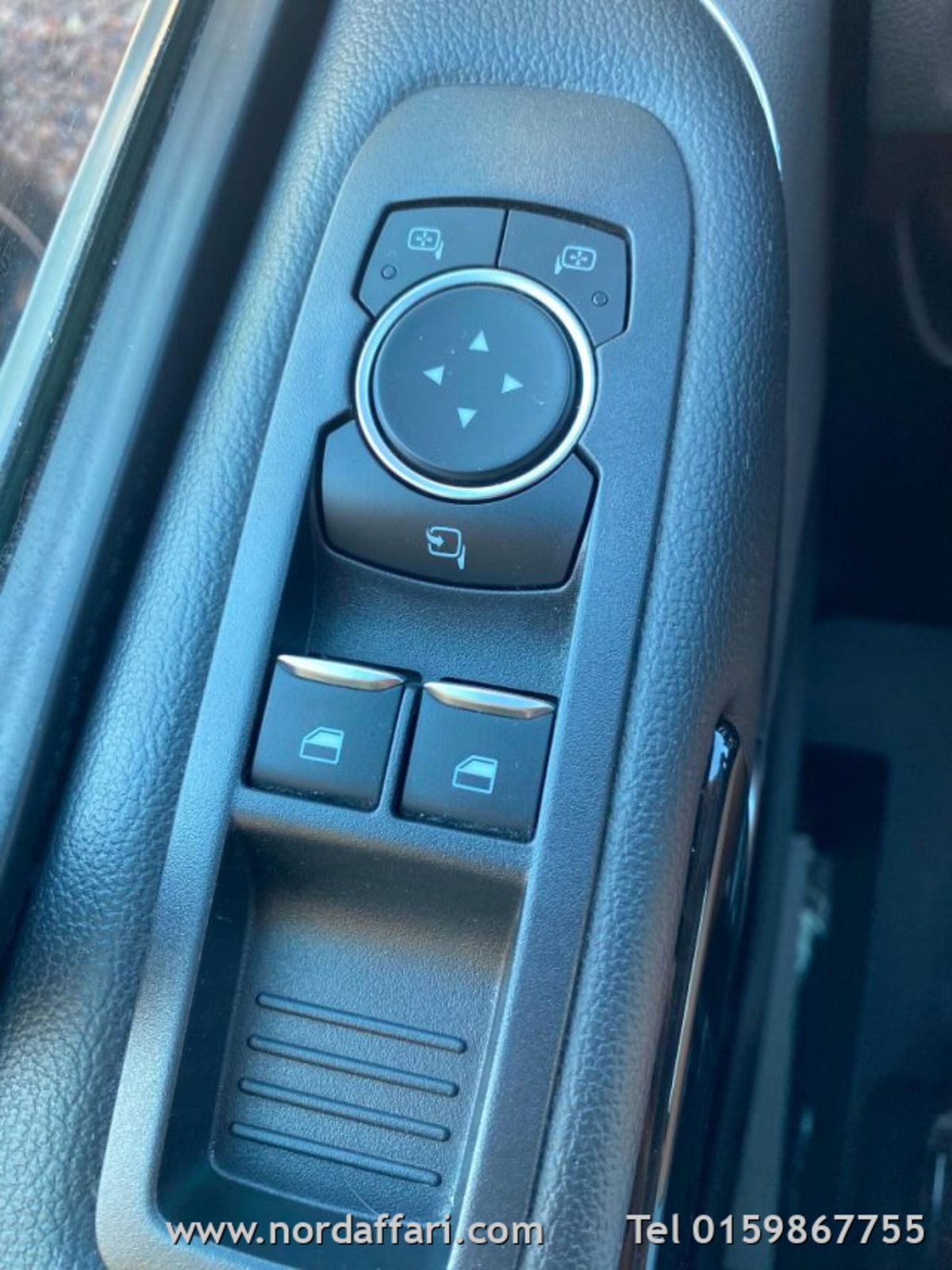 Ford Tourneo Custom 320 2.0 EcoBlue 130CV MHEV PC Titanium (17)