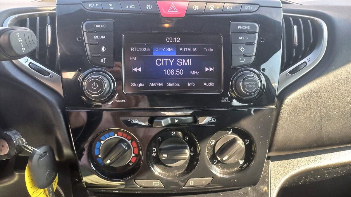 Lancia Ypsilon 1.2 69 CV 5 porte Gold (10)