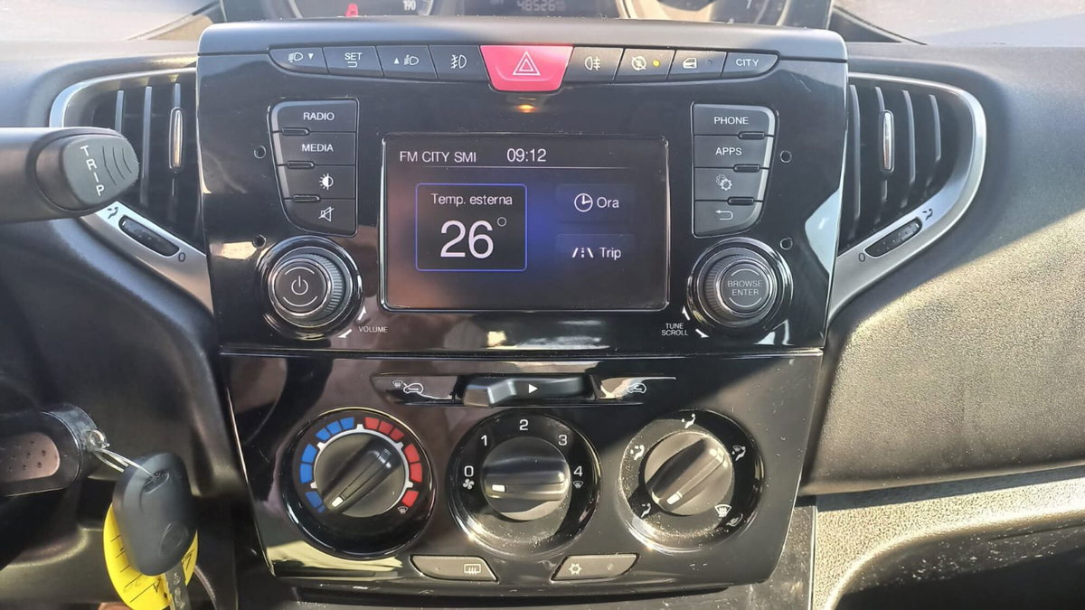 Lancia Ypsilon 1.2 69 CV 5 porte Gold (11)