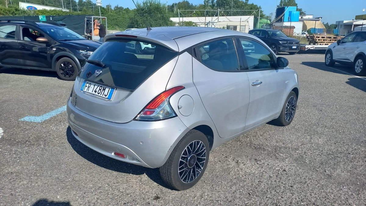 Lancia Ypsilon 1.2 69 CV 5 porte Gold (3)