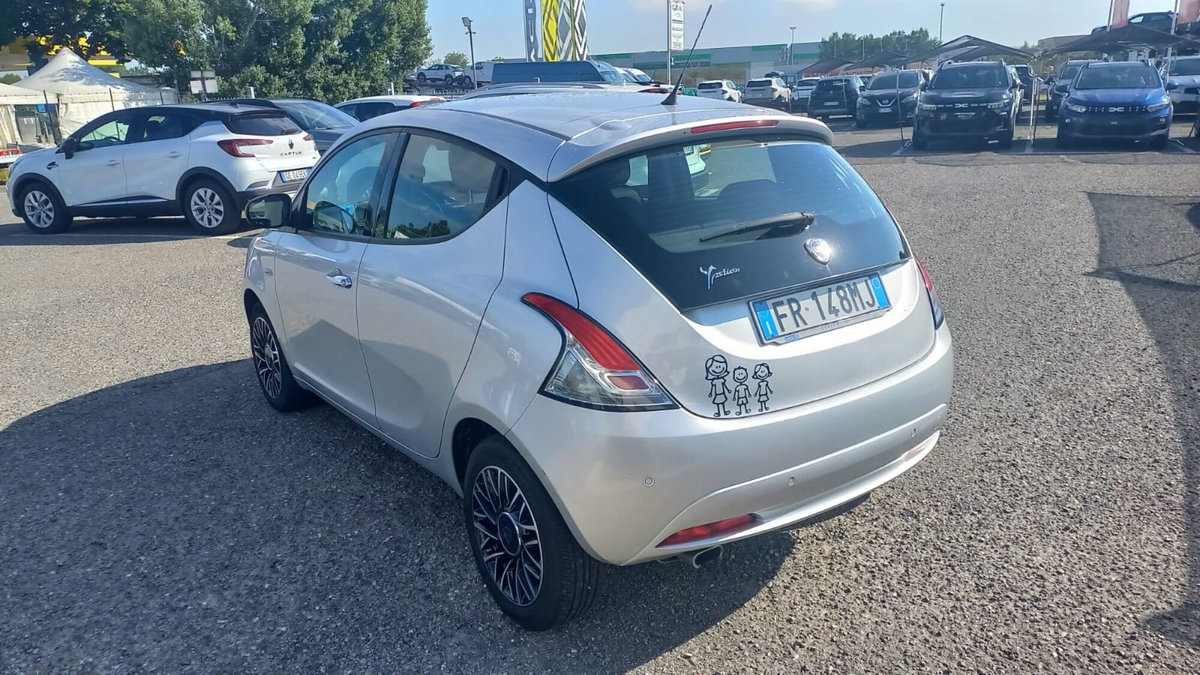 Lancia Ypsilon 1.2 69 CV 5 porte Gold (4)