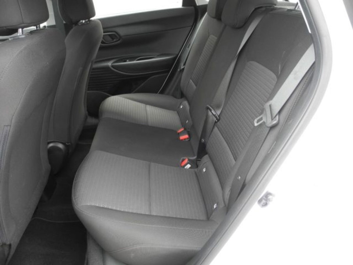 Hyundai i20 1.2 mpi Connectline mt (12)