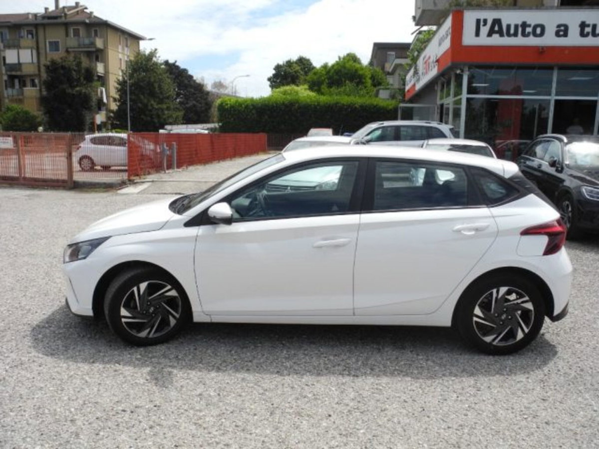 Hyundai i20 1.2 mpi Connectline mt (2)