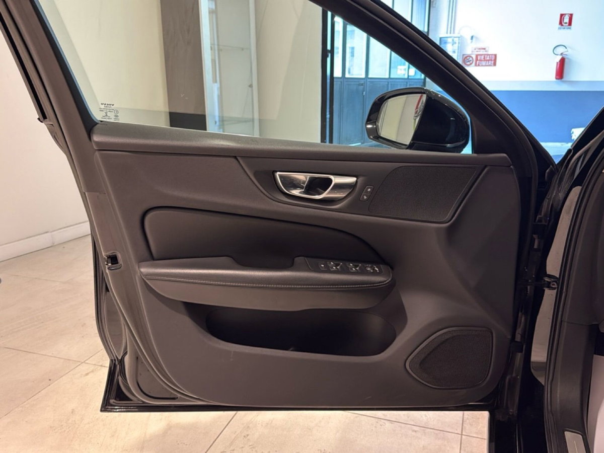 Volvo V60 T6 Recharge AWD Plug-in Hybrid Inscription (18)