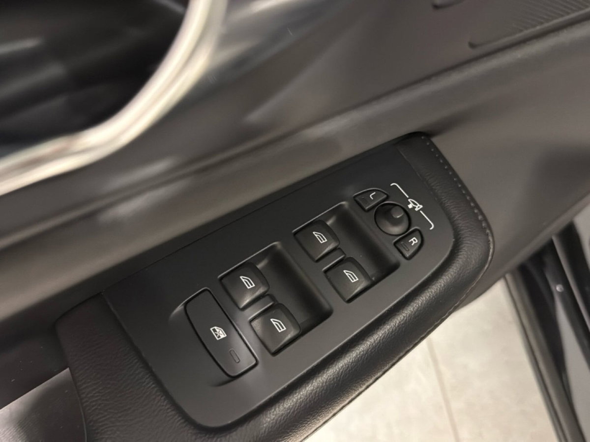 Volvo V60 T6 Recharge AWD Plug-in Hybrid Inscription (19)