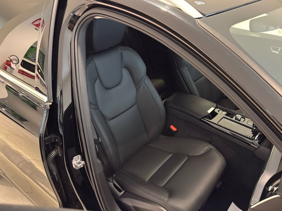 Volvo V60 T6 Recharge AWD Plug-in Hybrid Inscription (5)