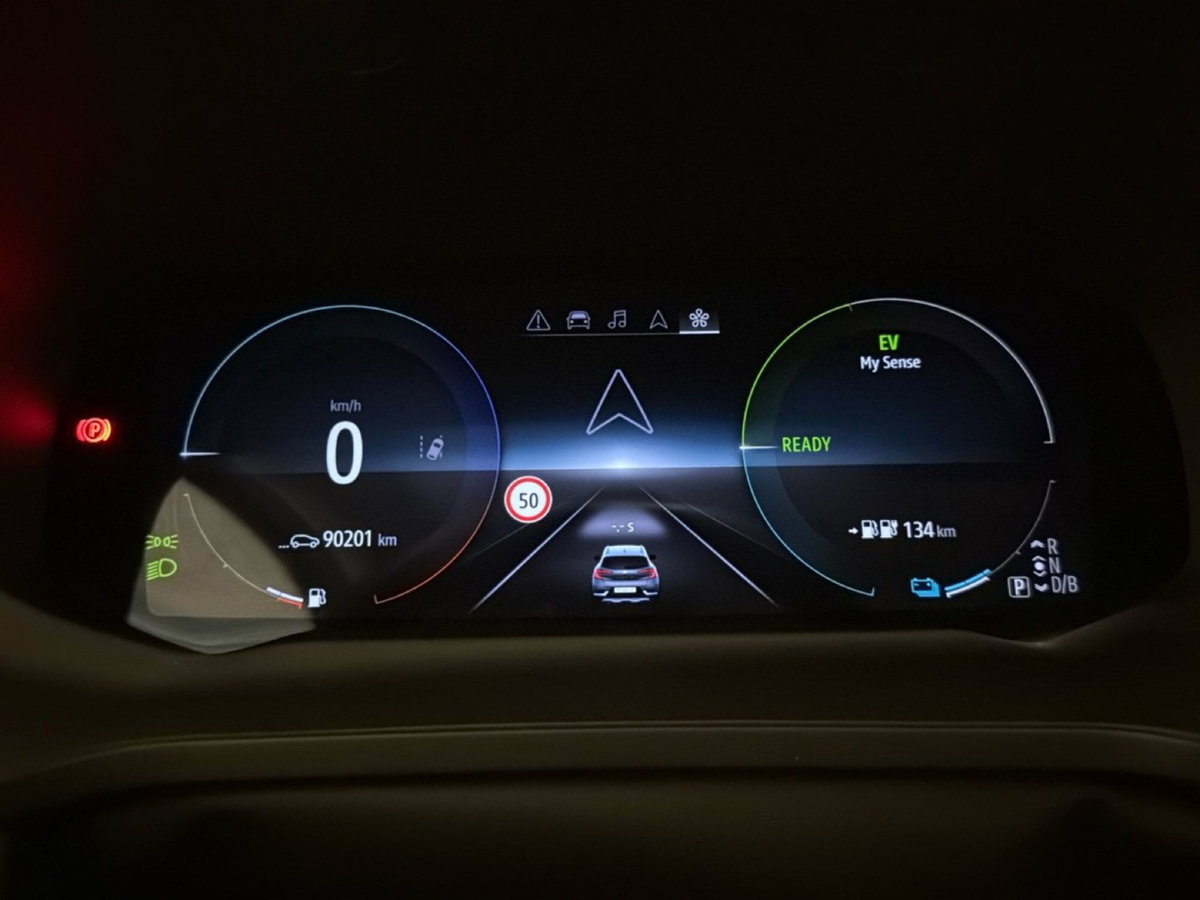 Renault Captur Plug-in Hybrid E-Tech 160 CV Intens (10)
