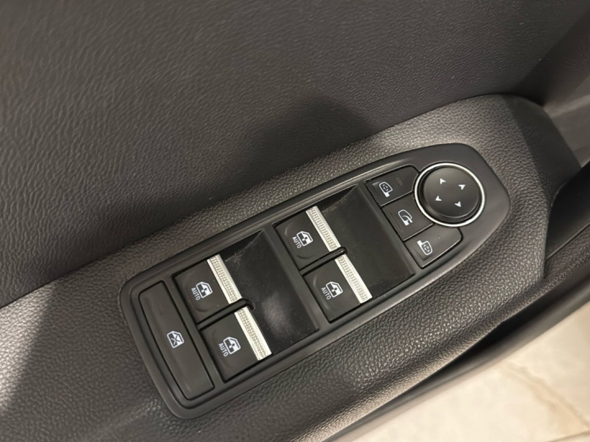 Renault Captur Plug-in Hybrid E-Tech 160 CV Intens (19)
