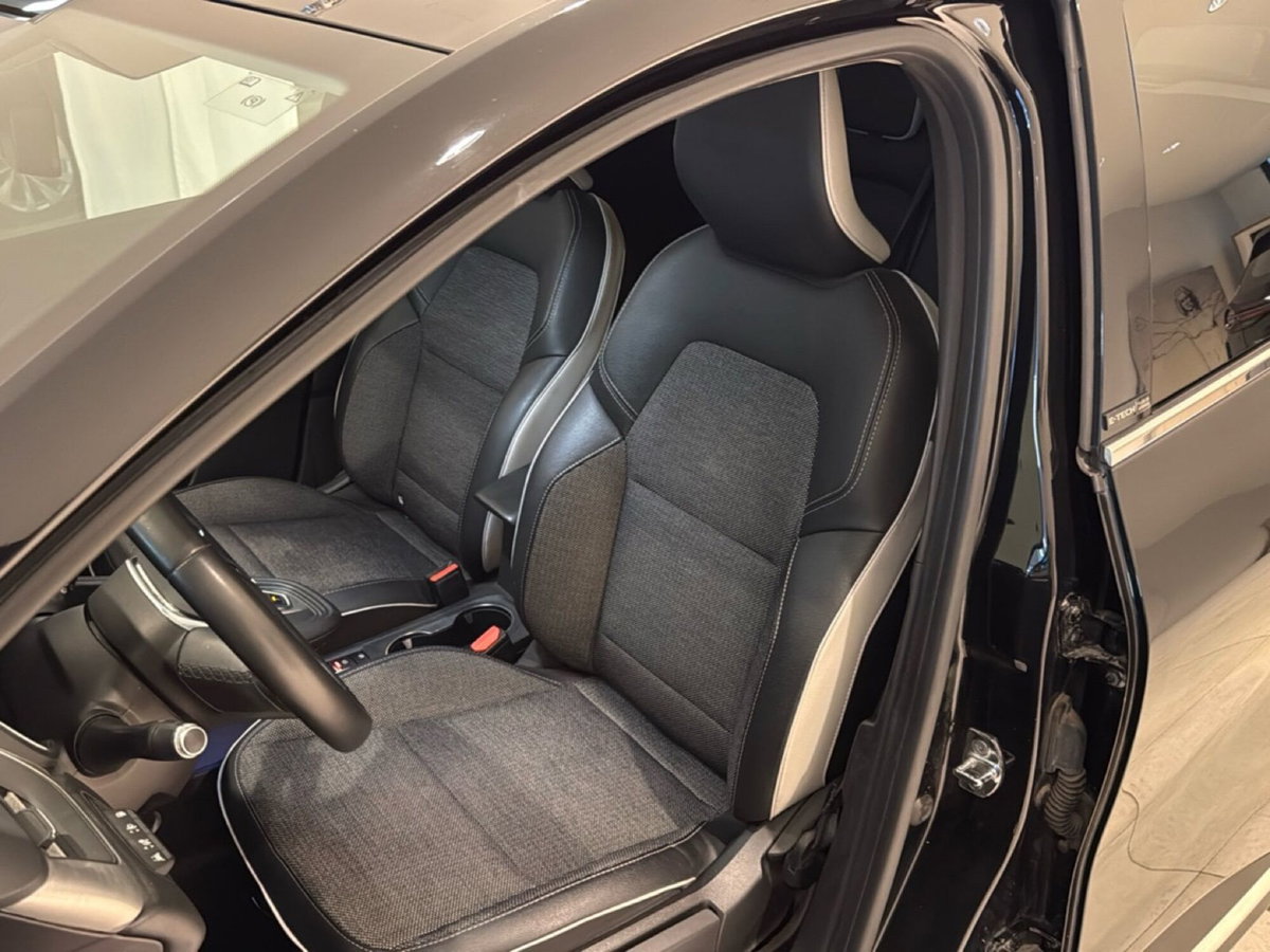 Renault Captur Plug-in Hybrid E-Tech 160 CV Intens (3)