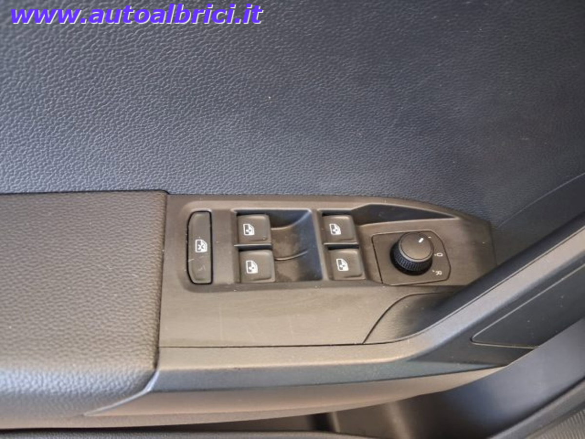 SEAT Arona 1.0 ecotsi Style 95cv (14)
