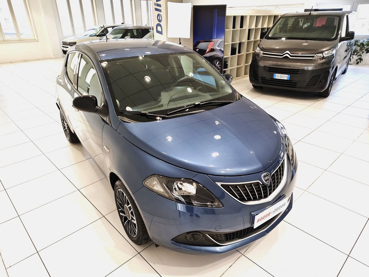 Lancia Ypsilon 1.0 FireFly 5 porte S&S Hybrid Ecochic A. Ferretti (10)