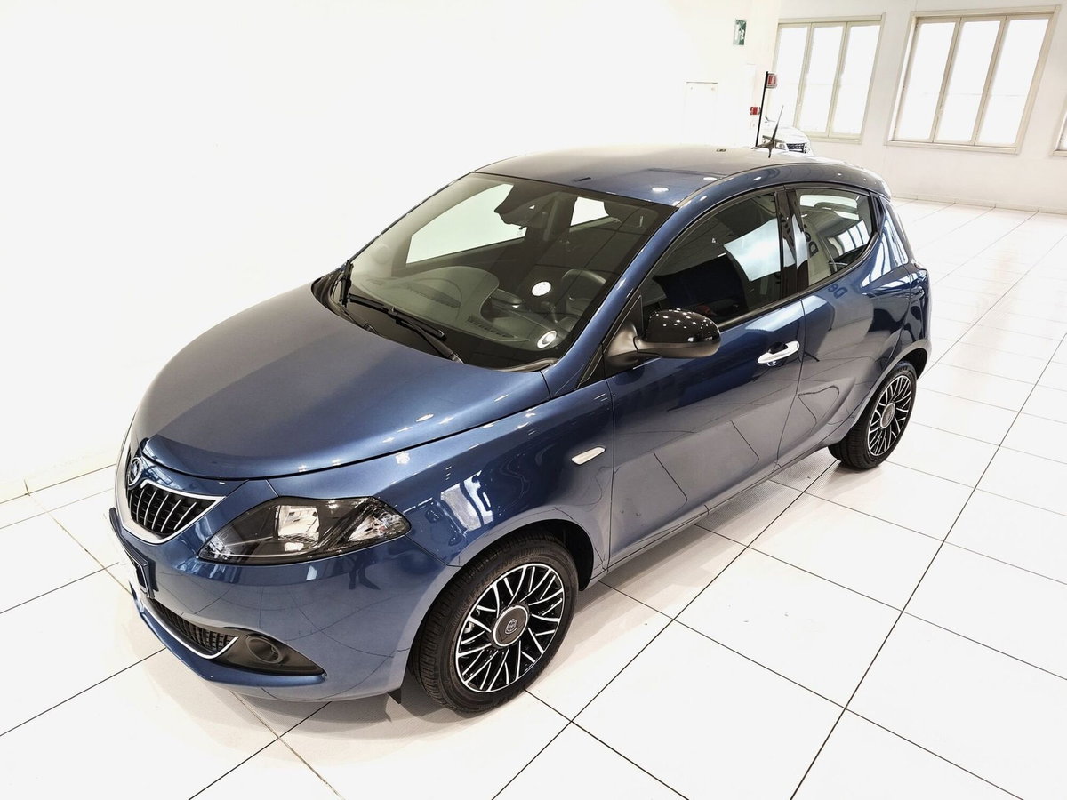 Lancia Ypsilon 1.0 FireFly 5 porte S&S Hybrid Ecochic A. Ferretti (13)