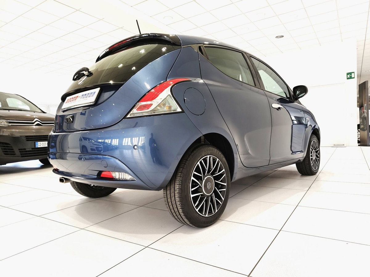 Lancia Ypsilon 1.0 FireFly 5 porte S&S Hybrid Ecochic A. Ferretti (20)