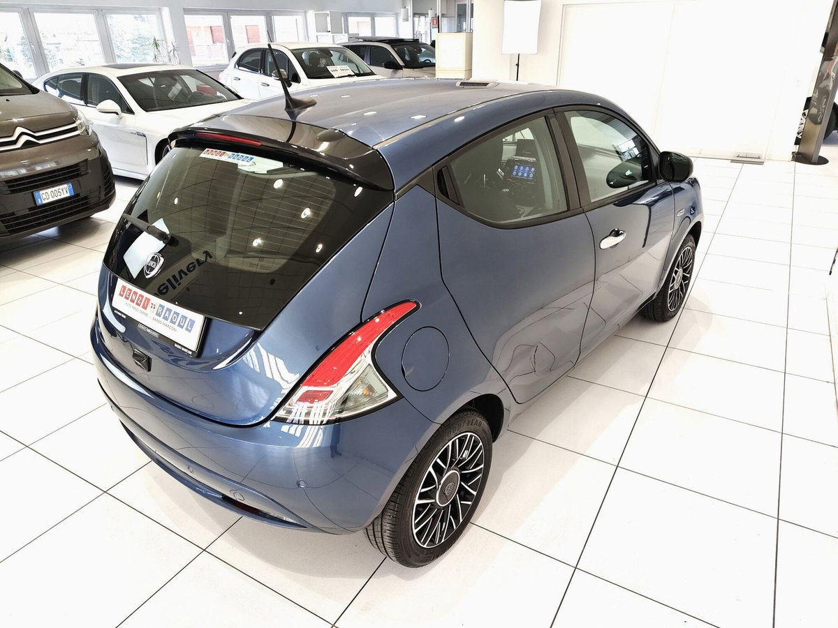 Lancia Ypsilon 1.0 FireFly 5 porte S&S Hybrid Ecochic A. Ferretti (3)