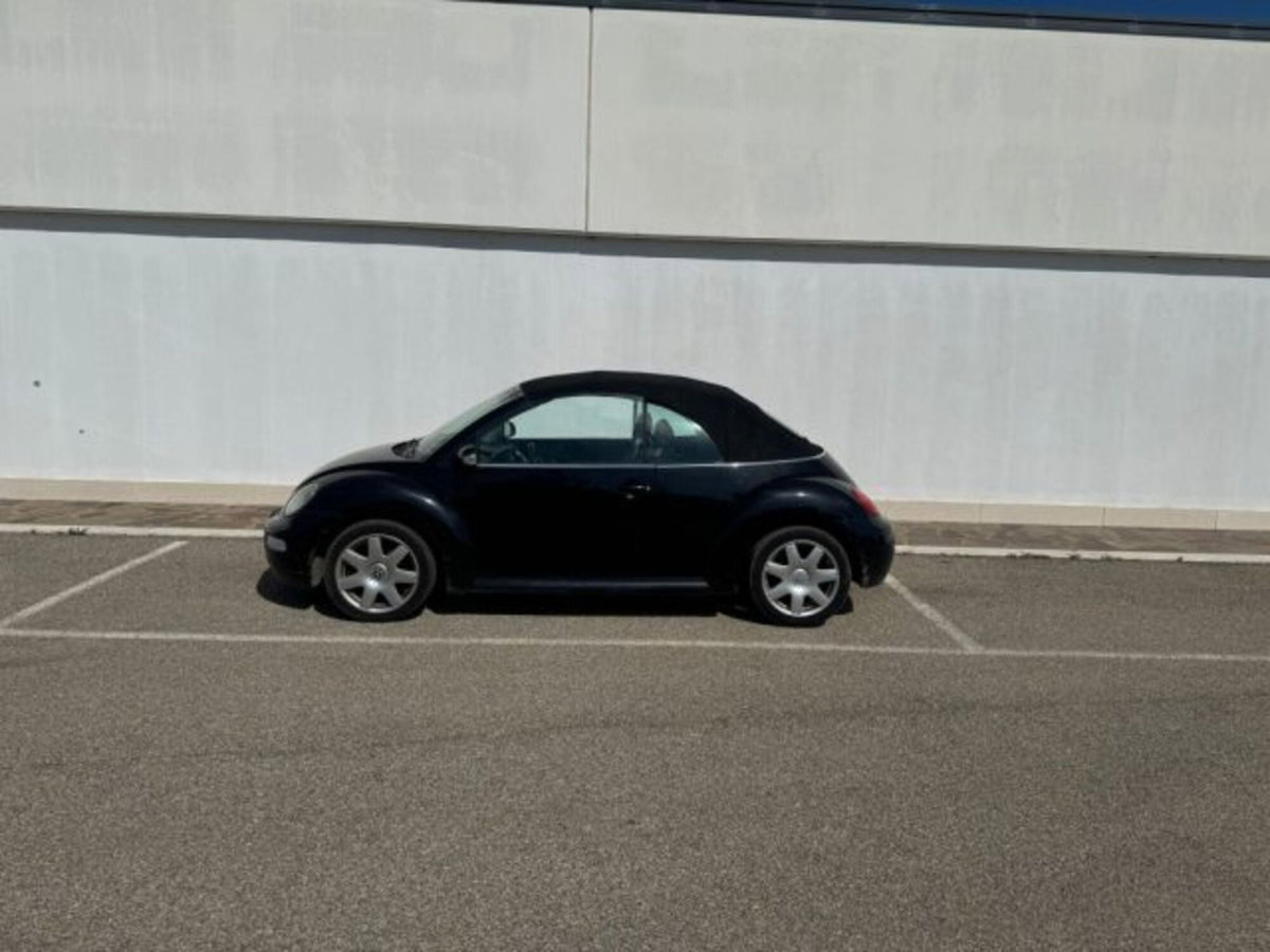Volkswagen New Beetle Cabrio TDI 105CV Lim. Red Edt. (2)
