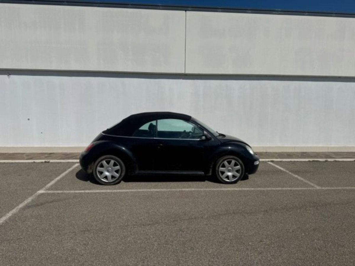 Volkswagen New Beetle Cabrio TDI 105CV Lim. Red Edt. (3)