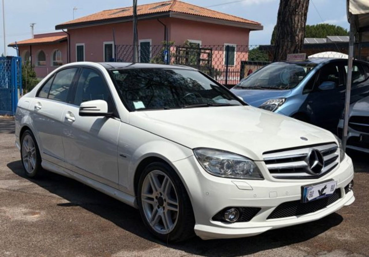 Mercedes-Benz Classe C 220 CDI BlueEFFICIENCY Avantgarde AMG (3)