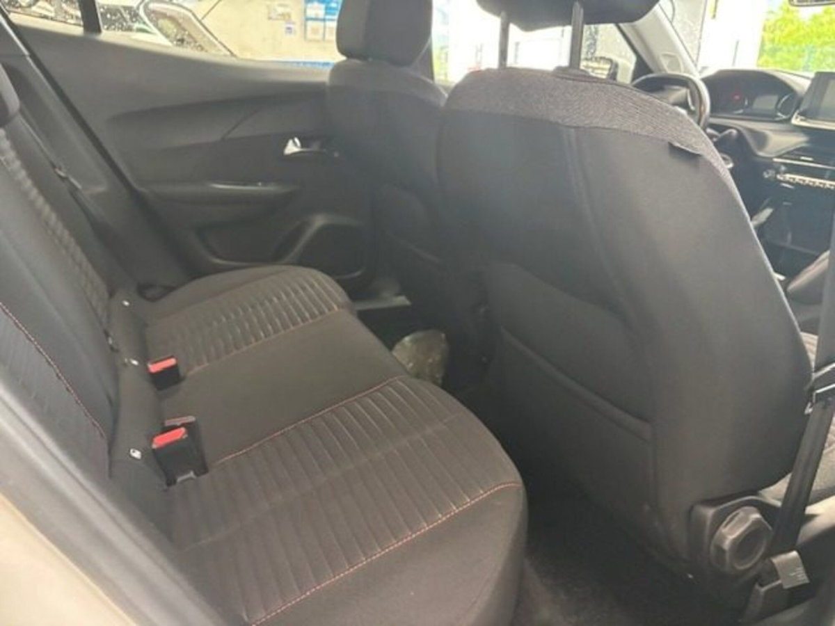 Peugeot 2008 BlueHDi 100 S&S Allure (10)