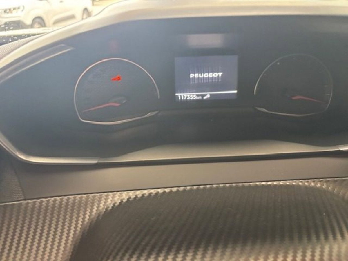 Peugeot 2008 BlueHDi 100 S&S Allure (14)