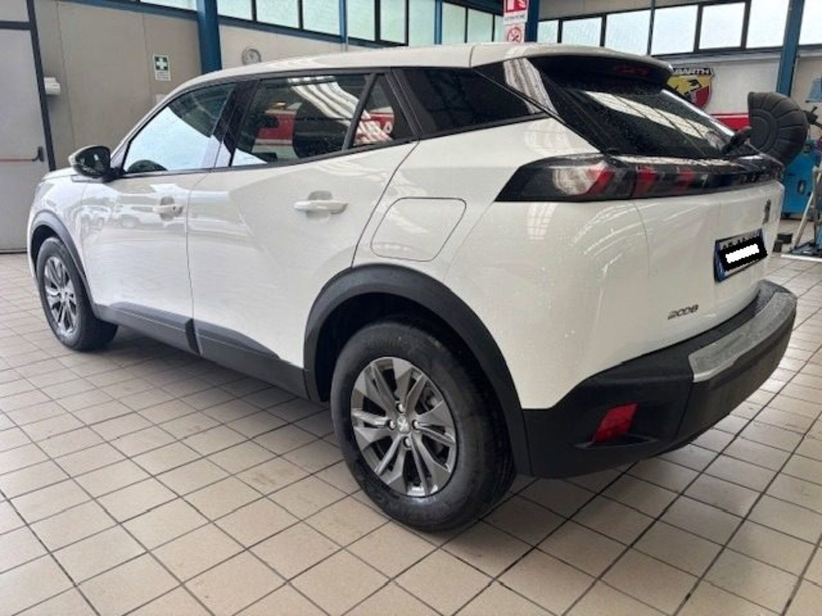 Peugeot 2008 BlueHDi 100 S&S Allure (4)