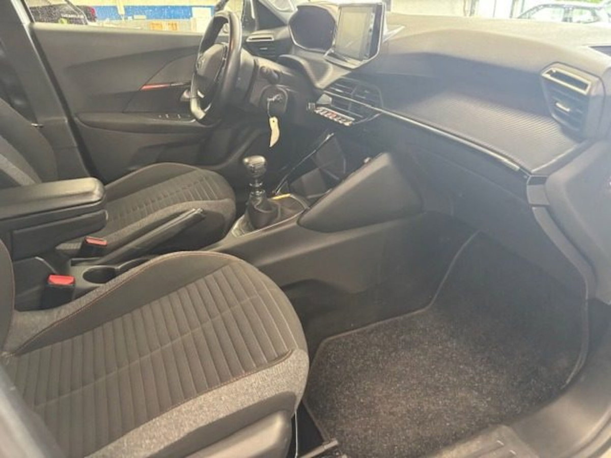 Peugeot 2008 BlueHDi 100 S&S Allure (9)