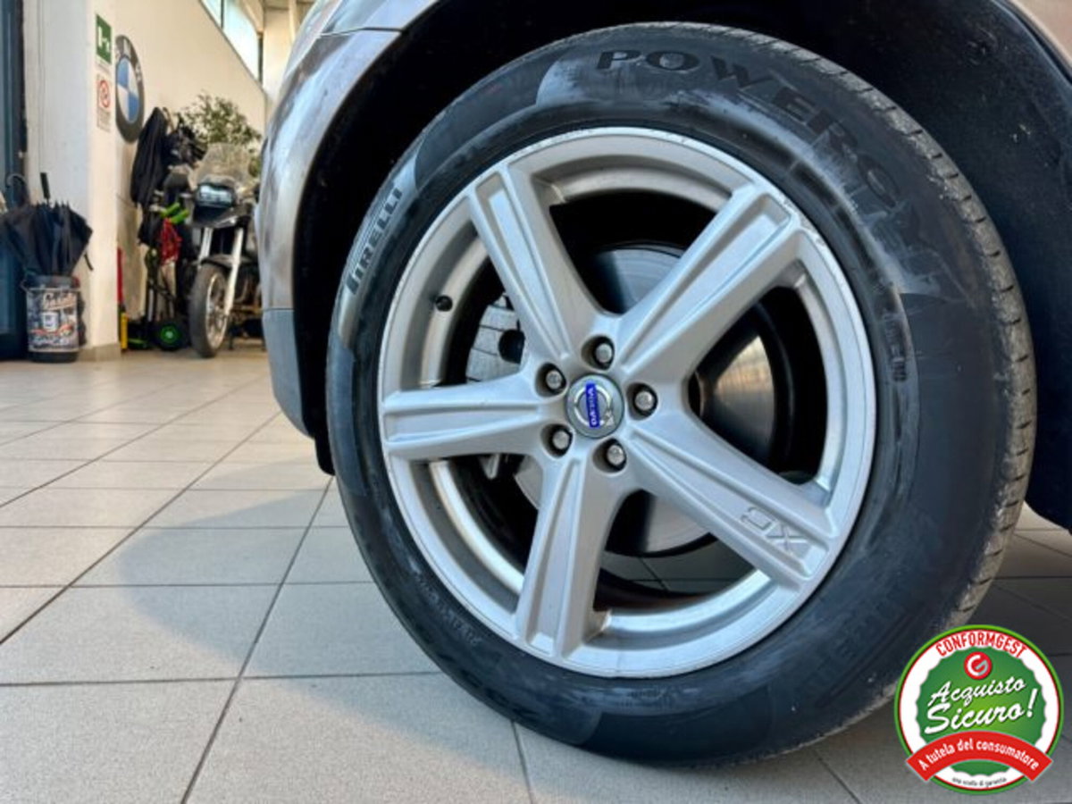 Volvo XC60 2.4 D 163 CV AWD Momentum (5)