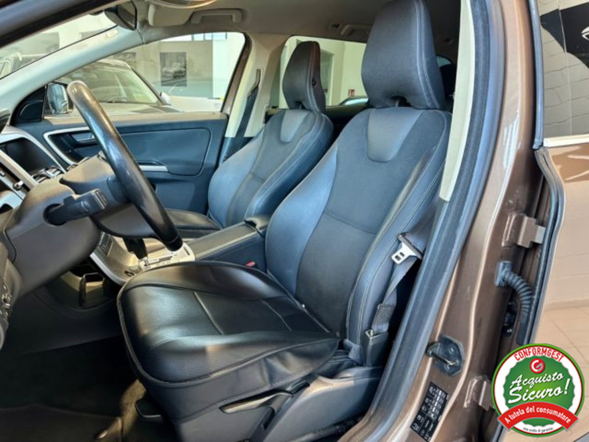Volvo XC60 2.4 D 163 CV AWD Momentum (7)