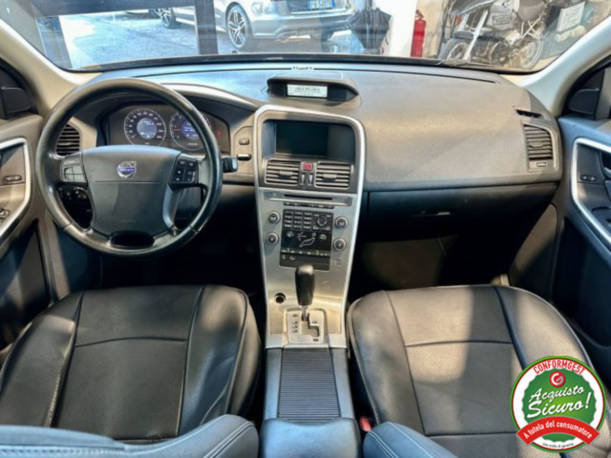 Volvo XC60 2.4 D 163 CV AWD Momentum (9)
