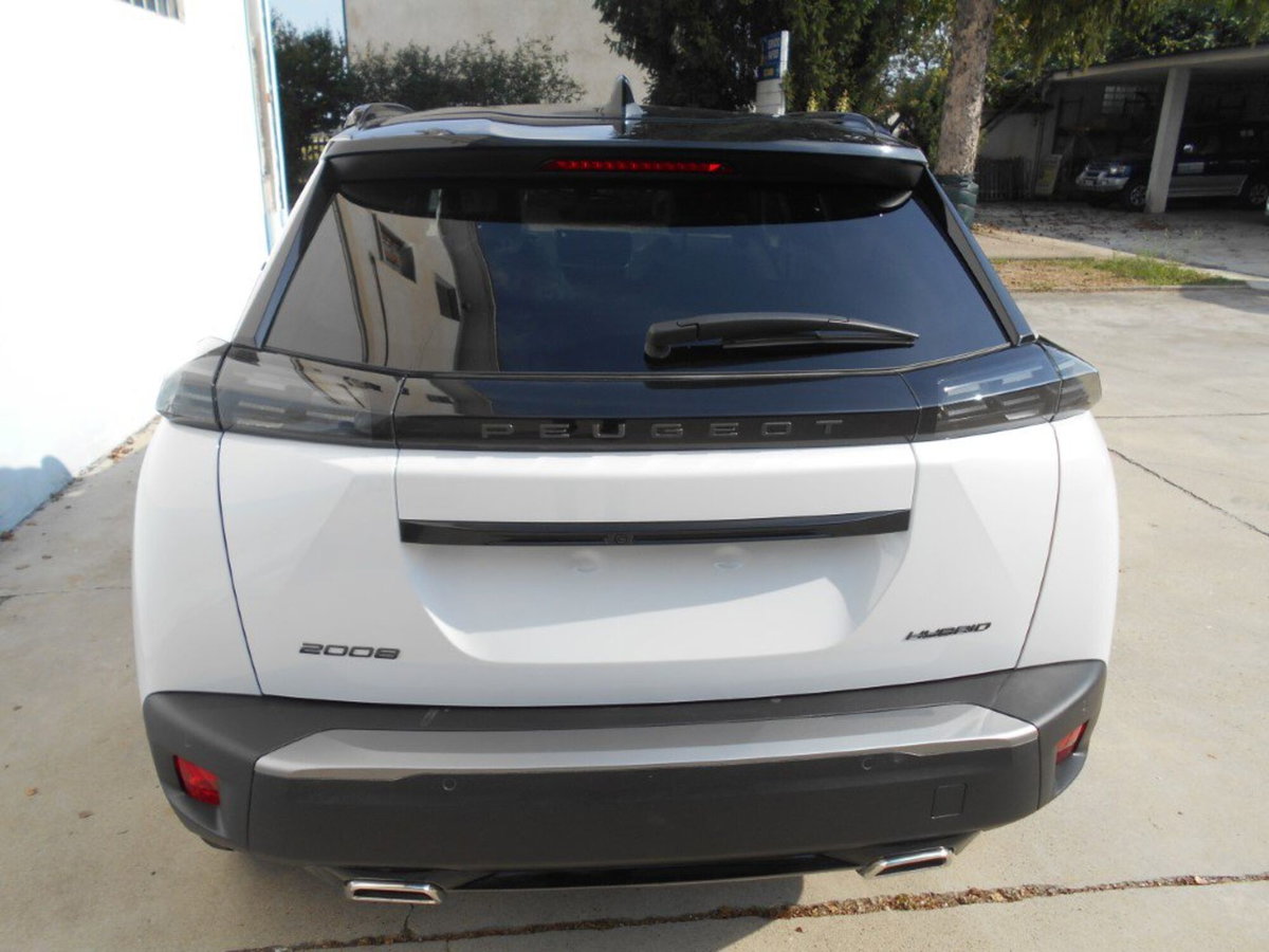 Peugeot 2008 1.2 hybrid GT Exclusive 145cv e-dcs6 (11)