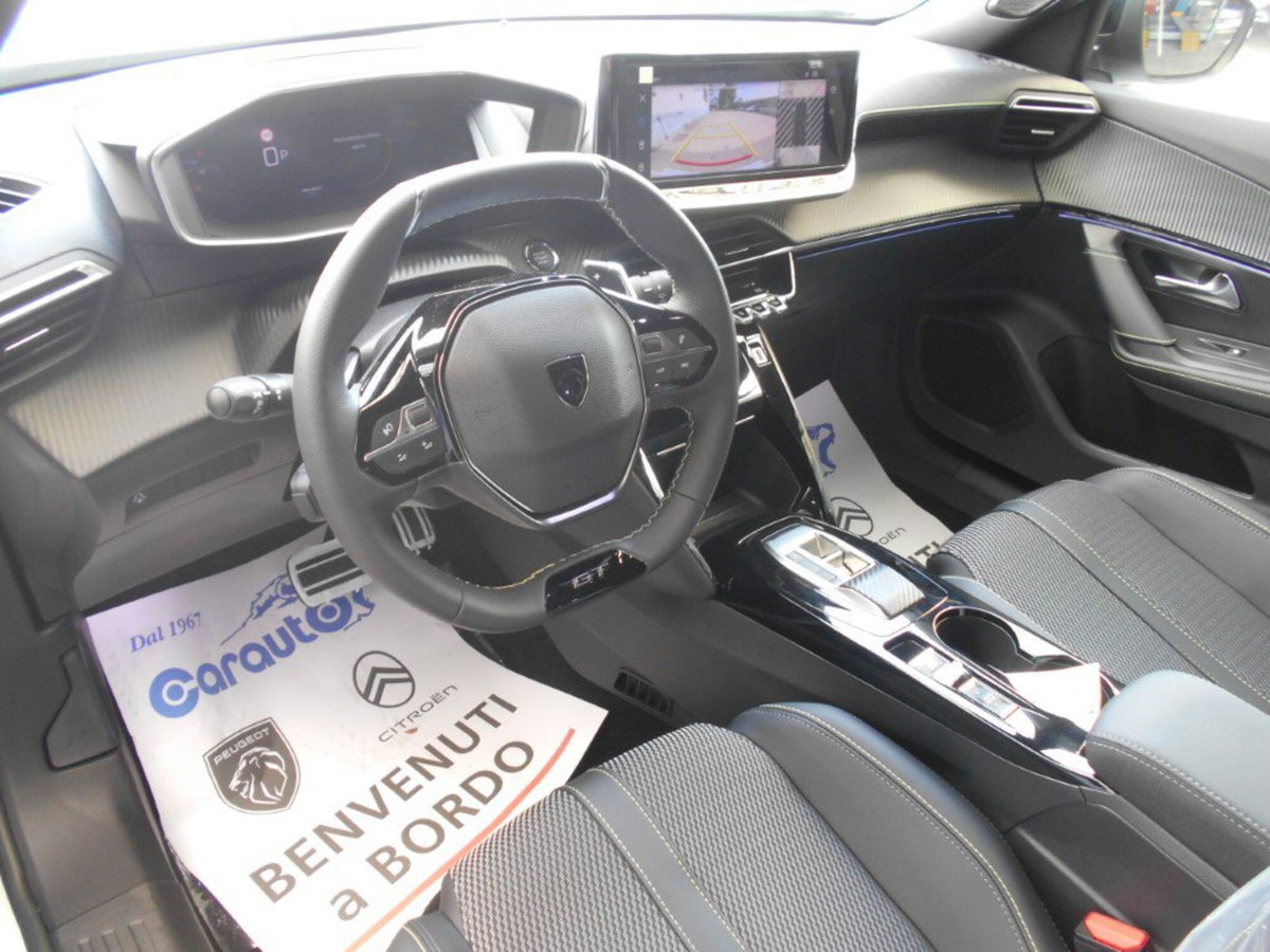 Peugeot 2008 1.2 hybrid GT Exclusive 145cv e-dcs6 (12)