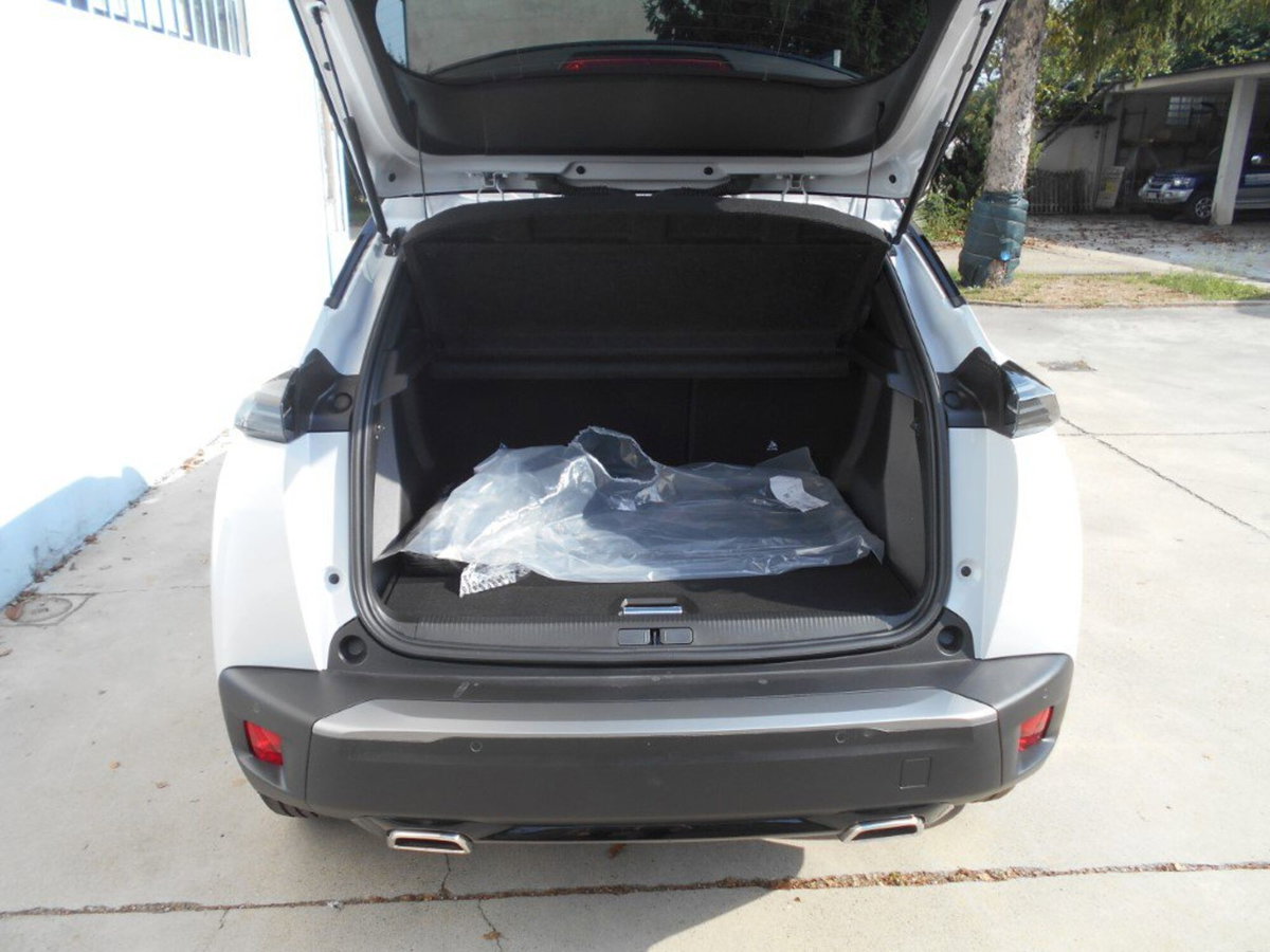 Peugeot 2008 1.2 hybrid GT Exclusive 145cv e-dcs6 (13)