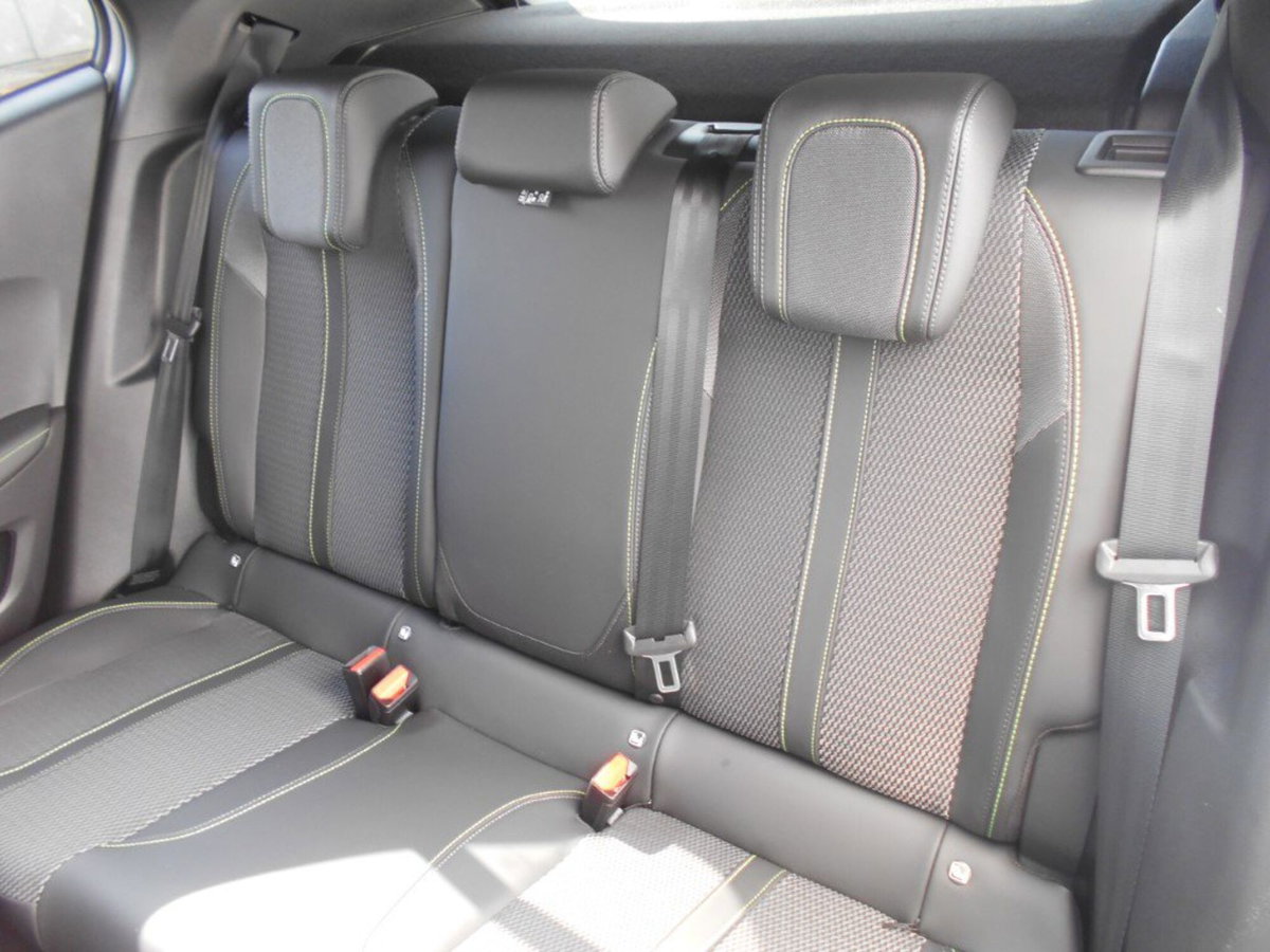 Peugeot 2008 1.2 hybrid GT Exclusive 145cv e-dcs6 (18)