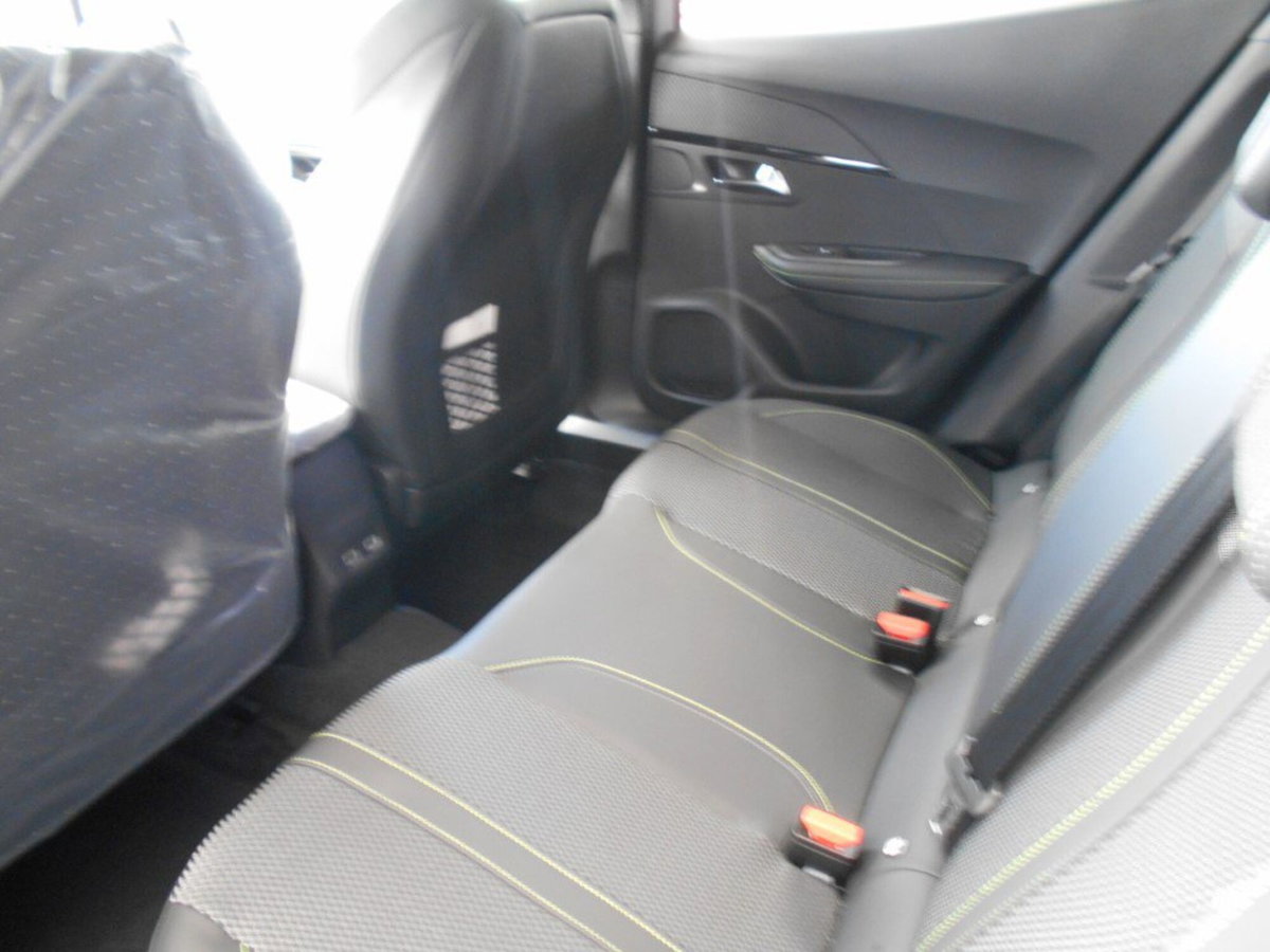 Peugeot 2008 1.2 hybrid GT Exclusive 145cv e-dcs6 (19)
