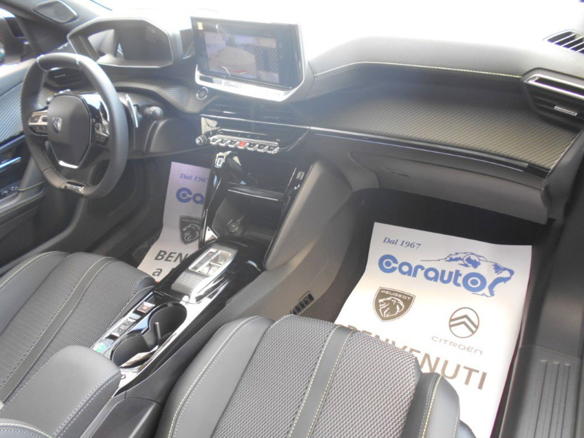 Peugeot 2008 1.2 hybrid GT Exclusive 145cv e-dcs6 (4)