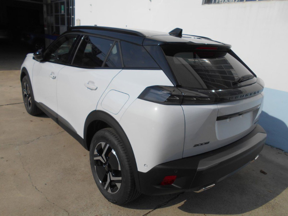 Peugeot 2008 1.2 hybrid GT Exclusive 145cv e-dcs6 (5)