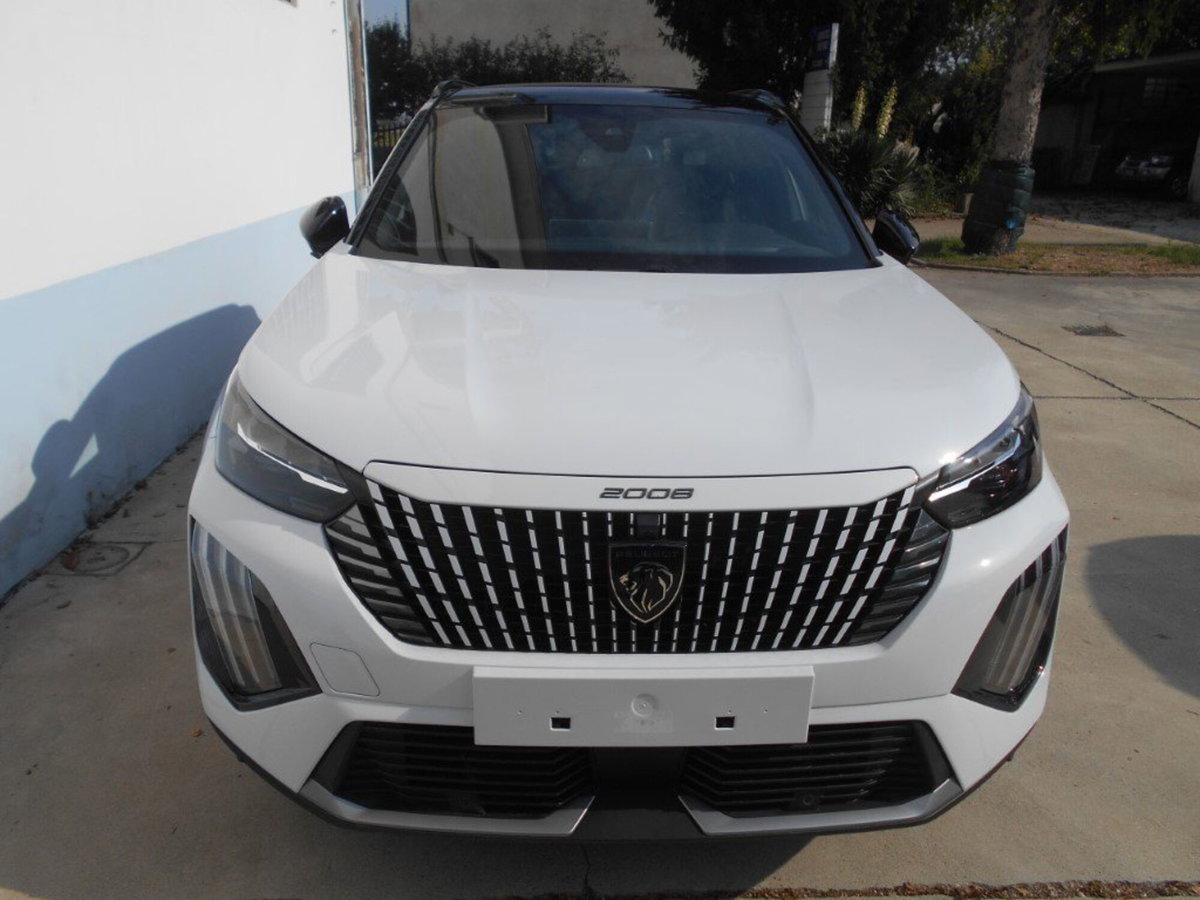 Peugeot 2008 1.2 hybrid GT Exclusive 145cv e-dcs6 (7)