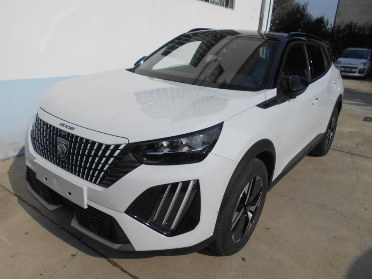 Peugeot 2008 1.2 hybrid GT Exclusive 145cv e-dcs6 (9)
