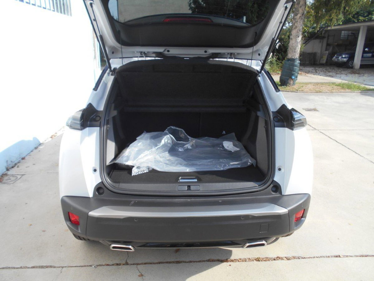 Peugeot 2008 1.2 hybrid GT Exclusive 145cv e-dcs6 (14)