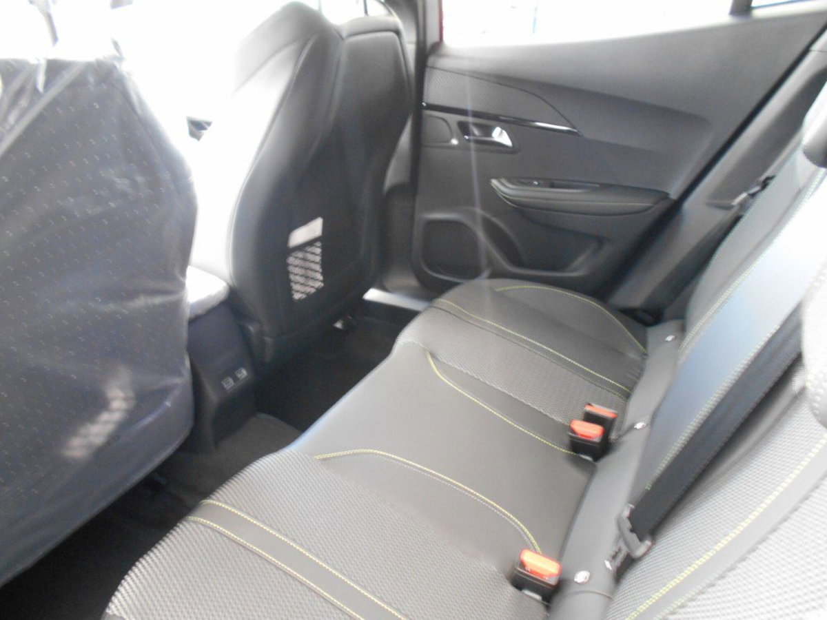 Peugeot 2008 1.2 hybrid GT Exclusive 145cv e-dcs6 (17)