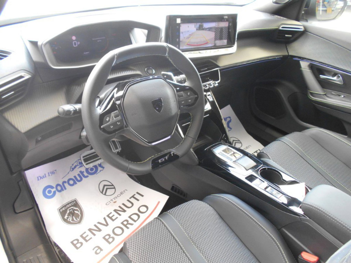 Peugeot 2008 1.2 hybrid GT Exclusive 145cv e-dcs6 (4)