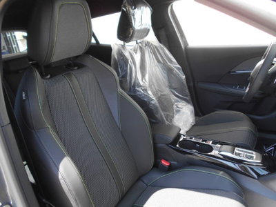 Peugeot 2008 1.2 hybrid GT 145cv e-dcs6 (10)