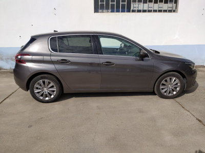 Peugeot 308 PureTech Turbo 130 S&S Allure Pack (14)