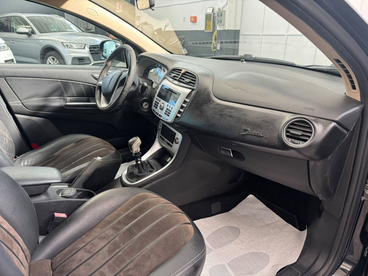 Lancia Delta 2.0 MJT DPF Platino (6)