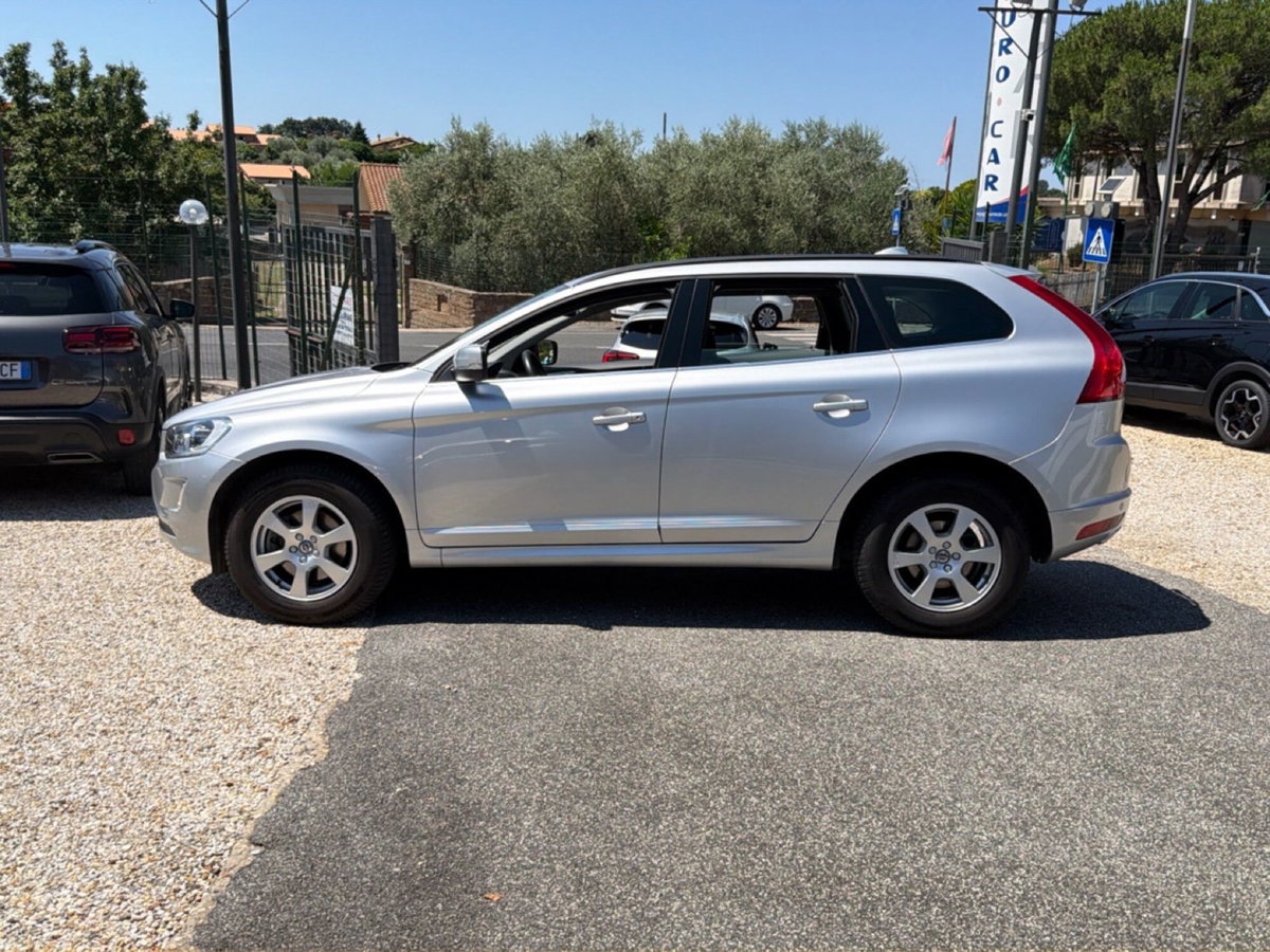 Volvo XC60 D5 AWD Geartronic Business (2)