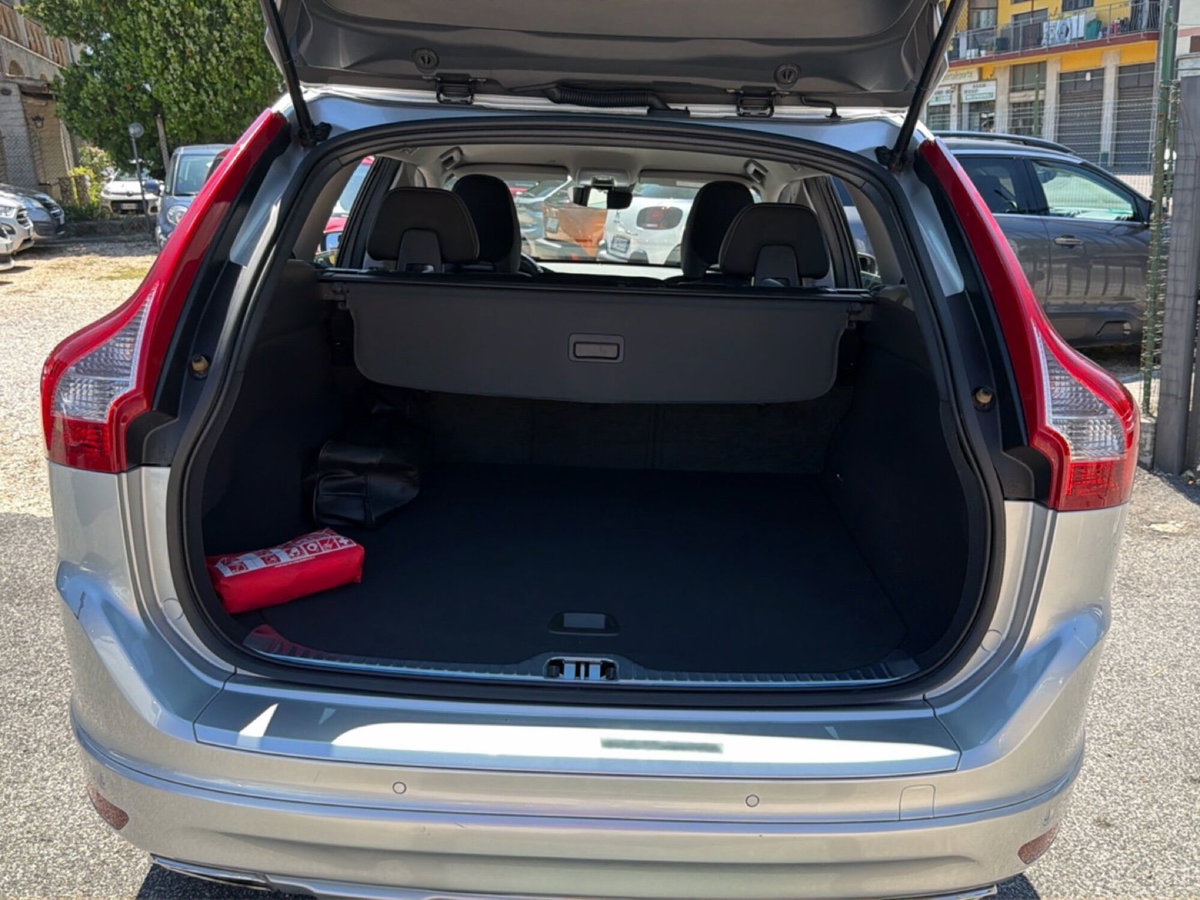 Volvo XC60 D5 AWD Geartronic Business (9)